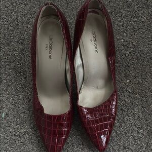 Liz Claiborne Women's Red Croc-Embossed Pumps